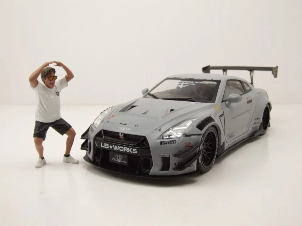 NISSAN GT-R (R35) LIBERTY WALK COUPE W/A.D.FIGURE 2018 GREY 1 18 Solido Auto Str