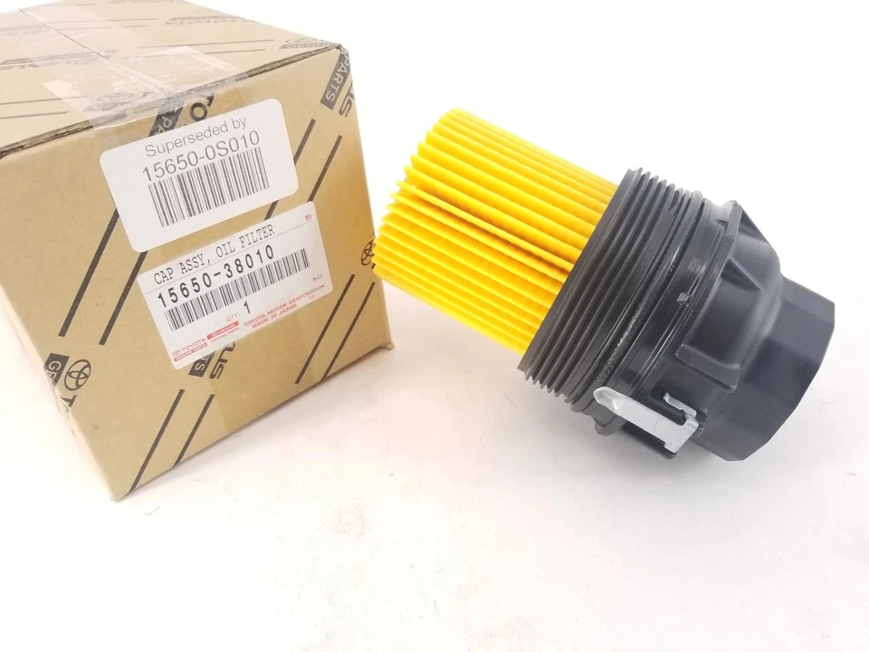 Оригинальный корпус масляного фильтра для Toyota Land Cruiser 2008-2021 1565038010 от оригинального производителя - Изображение 1 из 1