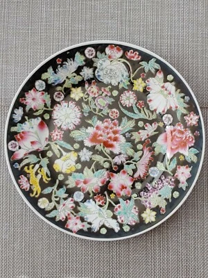 墨地粉彩瓷百花不露地茶盘 Chinese Famille Noire Porcelain Hand Painted Florals Art Plate Dish - Image 1 of 4