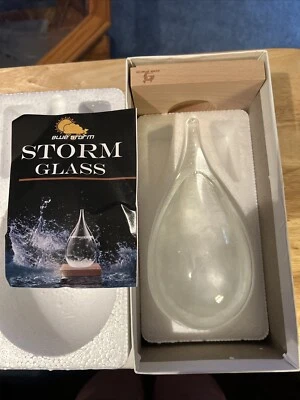 Botella barómetro predictor meteorológico Storm Glass con base de madera Foto 1 de 2