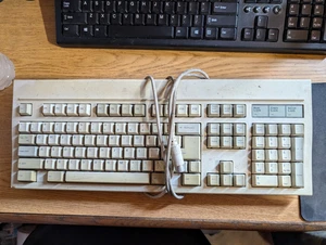 Vintage Keyboard BTC Pro Model BTC-55 SERIES BTC-55 Mechanical 5-Pin Untested - Picture 1 of 2