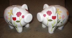 Salvadanaio Vintage Ritirato 2009 Ceramica Fienile Bambini Ceramica Bianco Fiori Colorati - Foto 1 di 7