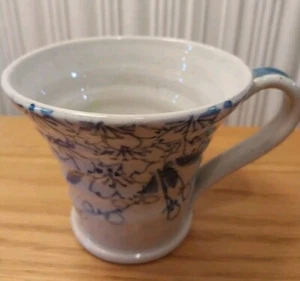 Pretty Mug with Blue Flowers on Ribbed Pottery, Signed VGC - Picture 1 of 8