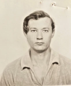 PASSPORT PHOTO CHRISTOPHER STEPHENS ALPINISTE CAMBRIDGE QUEENS BIOLOGY 1970s - Picture 1 of 6