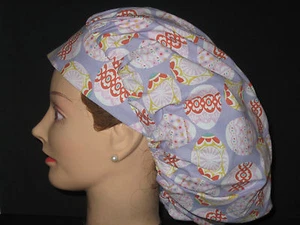 Sombreros/gorras quirúrgicos huevos de Pascua en diseños antiguos tela púrpura - Imagen 1 de 3