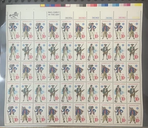 Kompletter Bogen mit 50 USPS 10 Cent Briefmarken Militäruniformen Kontinentalarmee Marine postfrisch - Bild 1 von 4