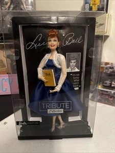 Barbie Colección Homenaje Muñeca Lucille Ball, con Vestido Azul y Chaqueta de Encaje... - Imagen 1 de 2