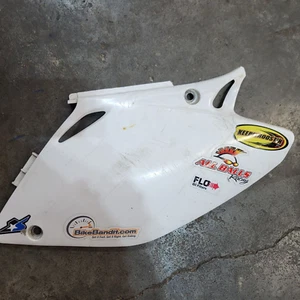 Side Panel white fits Honda CRF450R 2002-2004 - Picture 1 of 3