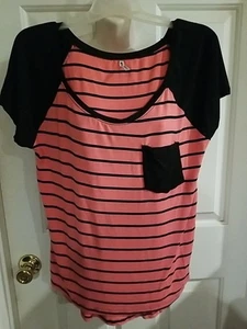 Camisa Splash Rayas Negras y Naranja Cuello Redondo Bolsillo Único 3x (Funciona Pequeña) - Imagen 1 de 6