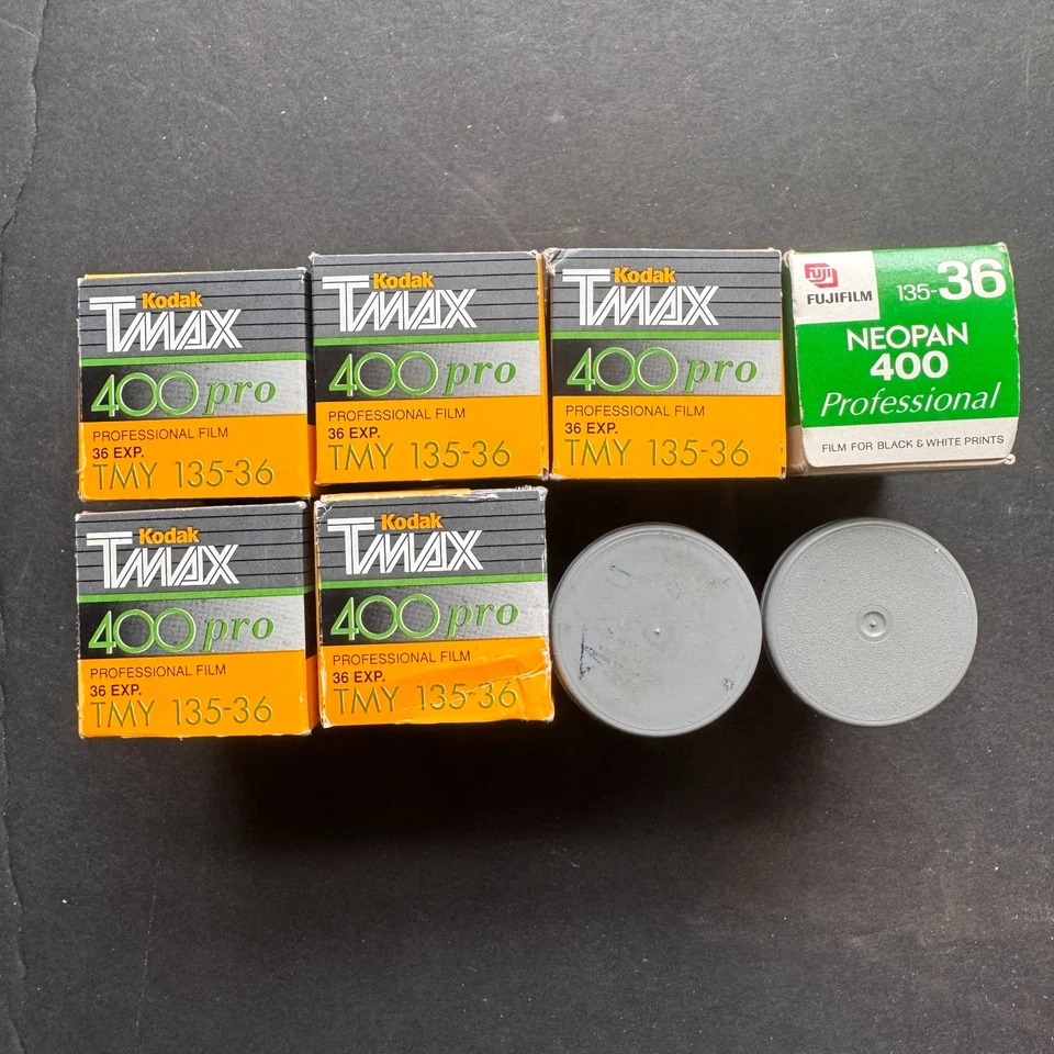 8 rollos de película vintage caducada en blanco y negro - Kodak Fuji 400 PRO TMY 135-36 Foto 1 de 2