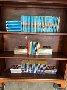 LOT OF 99 HARDY BOYS Books ( 57 VOLUMES + 42 HARDY BOY CASE FILES ) Dixon PB HB - Imagen 1 de 12
