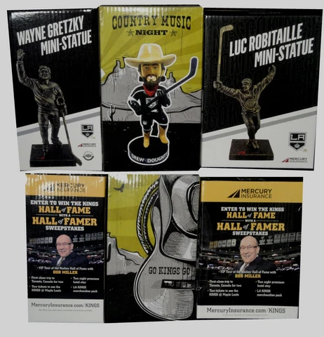 2x Wayne Gretzky Luc Robitaille Mini Statue Drew Doughty Bobble Head SGA New Box Cover