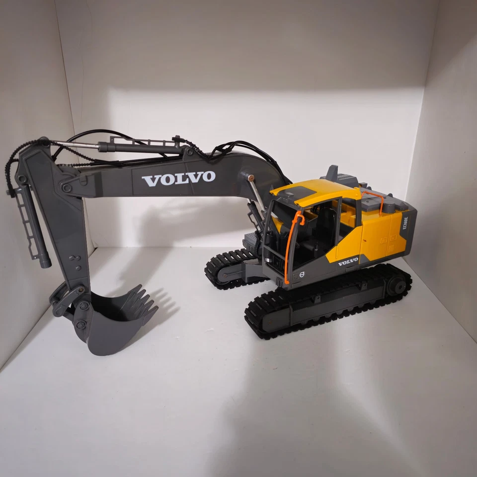 Excavadora a escala Volvo EC160E sin control remoto ni batería sin probar como está solo piezas Foto 1 de 4