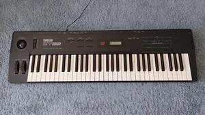 Yamaha SY22 Keyboard Synthesizer - Picture 1 of 5