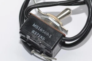 Kipp-Schalter von UND. LAB. INSP. Typ MS16569-1, 3A / 250V, Toggle Switch, NOS - Picture 1 of 9