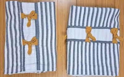 ANTHROPOLOGIE Algodón Euro y Std. Rayas blancas y grises falsas con lazos dorados 2 piezas  Foto 1 de 4