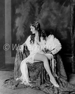 Flapper Girl - Ziegfeld Follies 8X10 PUBLICITY PHOTO Vintage 1920s glamour - Picture 1 of 1