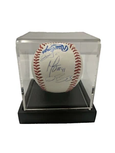 Llaves Frederick de béisbol autografiadas por Dylan Bundy firmadas con cubo de vitrina - Imagen 1 de 4