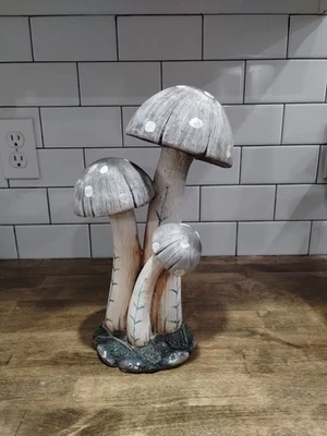 Vtg Mushroom Statue Yard Art Decoration Nature 3 Shrooms Spotted Mycology 13" - Изображение 1 из 4