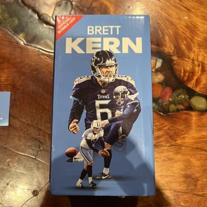 BRETT KERN Tennessee Titans 2024 Season Ticket Member Bobblehead Neu Originalverpackt - Bild 1 von 7