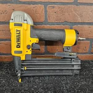 ***PIEZAS*** Pistola de clavos Brad Dewalt DWFP12233 18GA***PIEZAS*** - Imagen 1 de 7