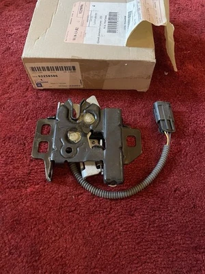 Pontiac G8 2008-2009 capó pestillo con microinterruptor nuevo GM # 92258586 Foto 1 de 4