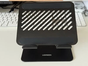 UGREEN, IPAD, android tablet and phone stand adjustable and collapsible - Picture 1 of 7