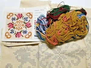 Kit de almohada con aguja alemán de colección 16 x 20 bolsa abierta con hilo floral - Imagen 1 de 5