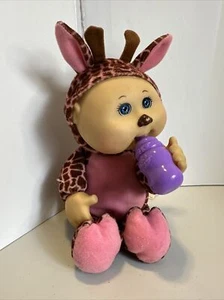 CABBAGE PATCH DOLL Safari Friends Puppe DRESSED AS A GIRAFFE 9" 2013 mit Flasche - Bild 1 von 15