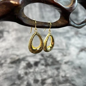 10k Gold Open Teardrop Hoop Textured Dangle Earrings Peru - Picture 1 of 17