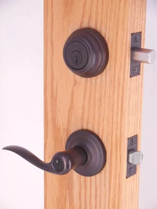 NEW Kwikset Tustin Keyed Entry Lever  & Deadbolt Combo Venetian Bronze,Smartkey - Picture 1 of 4