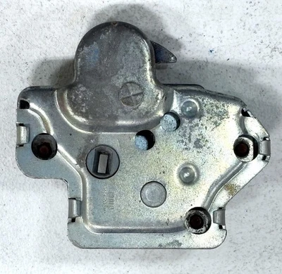 Trava de porta-malas Mustang Cougar 1967-1973 fabricante de equipamento original com ferragens de montagem - Imagem 1 de 3
