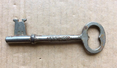 ANTIQUE HEAVY RUSTED R&E MFC.CO SOLID STEEL #51 SKELETON KEYS Cover