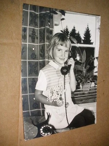 Fotokarte von 1968 Mädchen am schwarzen Wählscheiben  - Telefon - Bild 1 von 2