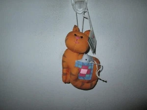 Nuovo Midwest Cannon Falls TOMIE DePAOLA gatto peluche con topo ornamento natalizio - Foto 1 di 2