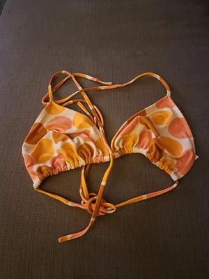 Top de bikini vintage a lunares Foto 1 de 4