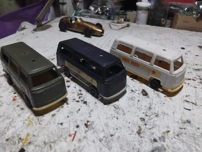 Grisoni lotto 3 furgoni Volkswagen T2 in plastica 1/60  - Immagine 1 di 4
