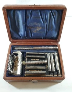 Seven Blade Kampe set made for the English market. Leather case is. Clean. - Picture 1 of 13