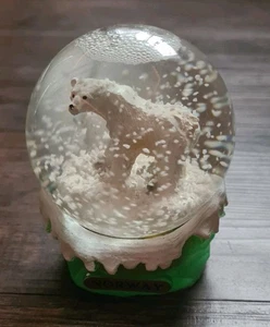 Schneekugel Eisbär Original aus Norwegen  - Bild 1 von 5