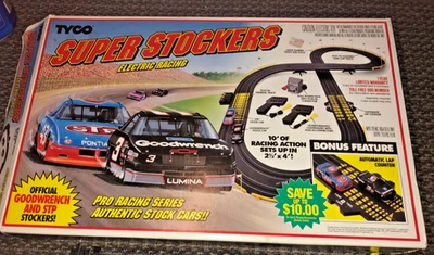 Гоночный набор моделей TYCO Super Stocker 1992 Dale Earnhardt #3 & Richard Petty #43  - Изображение 1 из 4