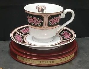 Taza y platillo Avon PFE 2004 Mrs Albee Honor Society - Imagen 1 de 6