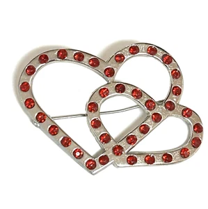 PIN DE AMOR DE SAN VALENTÍN DOBLE CORAZÓN ESTRÁS ROJO PLATA 2378 FIRMADO DE COLECCIÓN - Imagen 1 de 2
