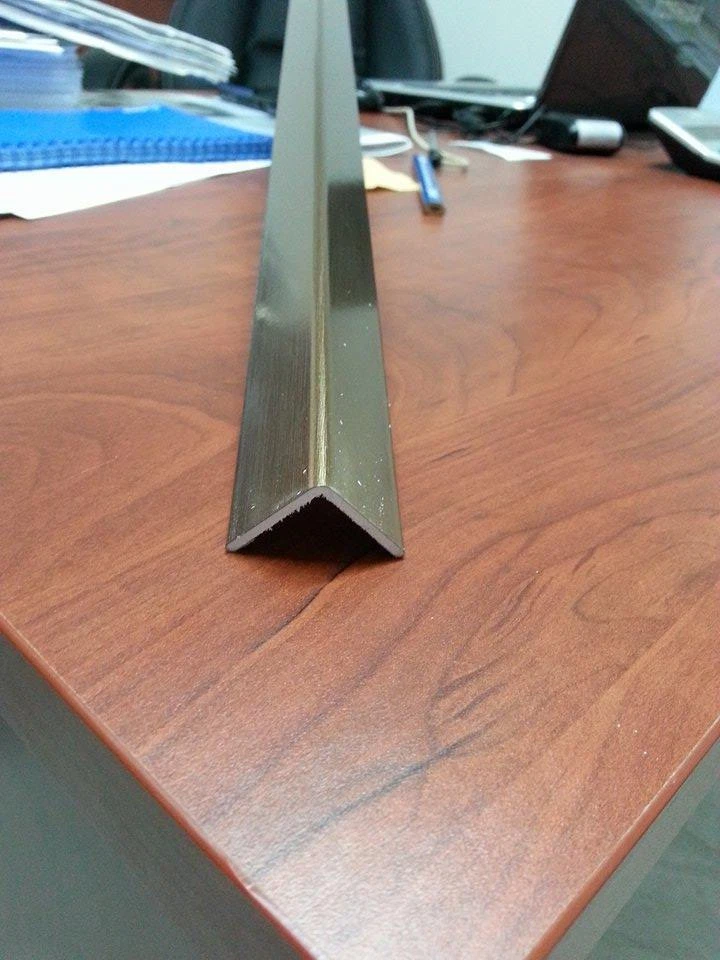 PROFILI IN PVC BRONZO SPAZZOLATO ANGOLARE 25X25X2 DA MT.2,60 - Immagine 1 di 1