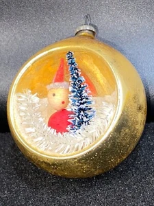 VINTAGE CHRISTMAS ORNAMENT 3-D INDENT DIORAMA BOTTLE BRUSH MADE IN JAPAN SANTA - Picture 1 of 5