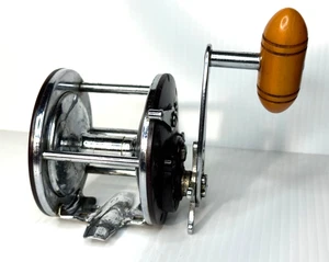 Vintage Penn Fishing Reel 309 Peer Burgandy Bakelite  Made in the U.S.A. - Picture 1 of 18