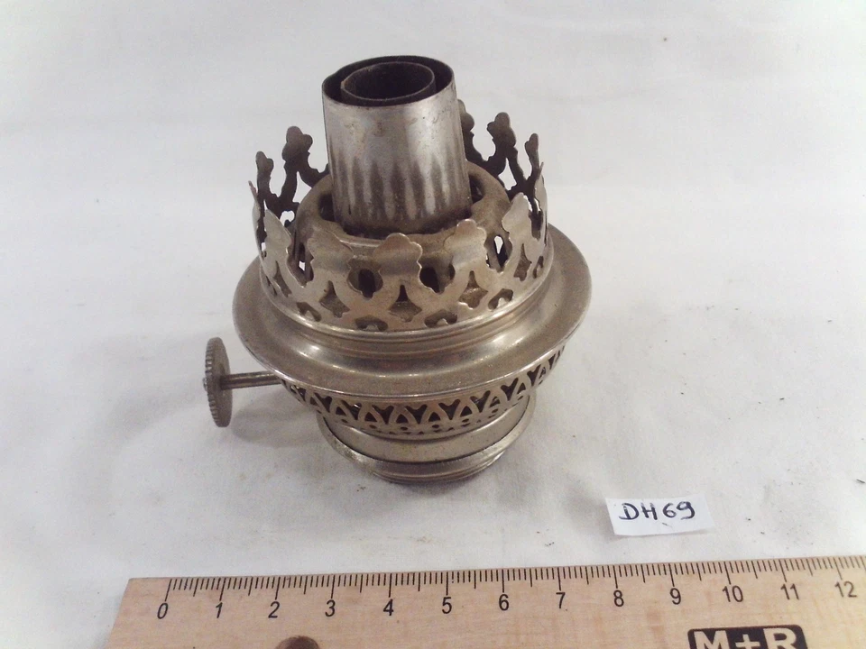 Bec en laiton pour lampe à pétrole 14 '" base Ø 39,5 mm griffe Ø 54 mm (DH62) - Photo 1/4