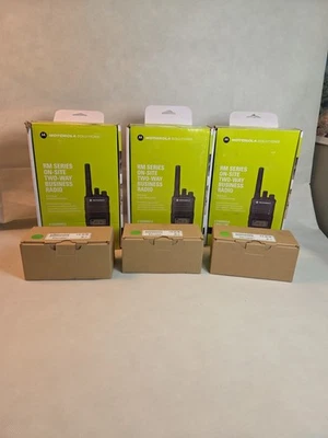 3 x Motorola RMU2080d OnSite Radio Empresarial Bidireccional con Pantalla y Micrófono - 3 Foto 1 de 4