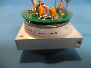 Oscilador Wiltron C24436 con placa AGI C35189 en la parte superior - Imagen 1 de 4