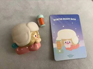 Winter Ready Rico - RiCO Happy Winter Days Blind Box Series di Rico x Finding Un - Foto 1 di 1