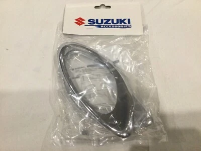 ACABAMENTO DE LANTERNA TRASEIRA CROMADA NOVO 2008 - 2020 GENUÍNO SUZUKI HAYABUSA 99000-99013-K15 - Imagem 1 de 4